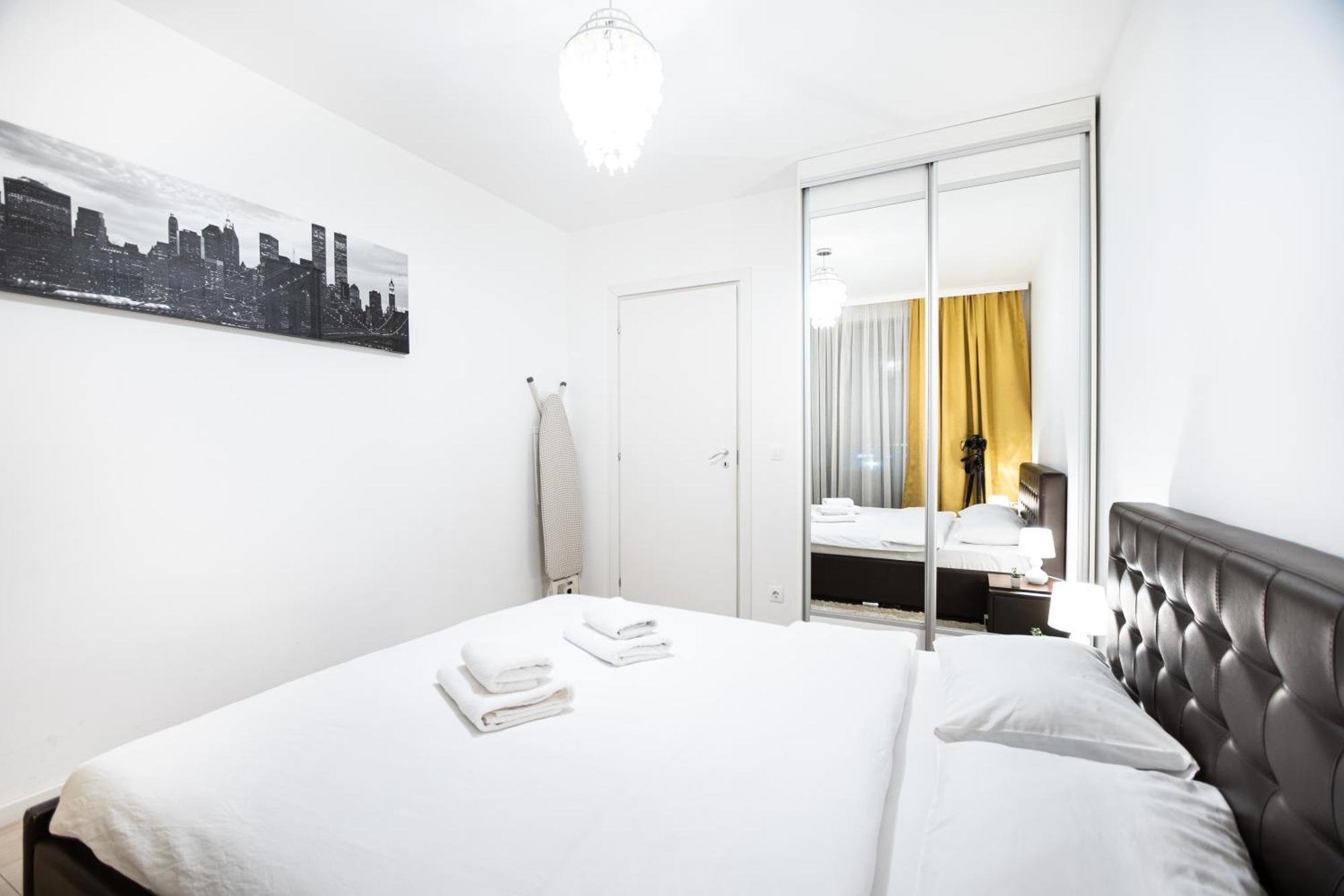 Opal Luxury Aviatiei Apartment Bukares Bagian luar foto